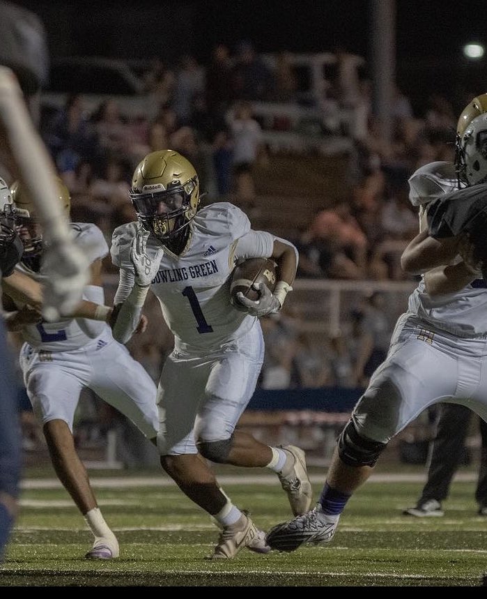 BgBadBoyz's tweet image. 6,000 strong. All dressed in white. 

Home at 7. State Semi-final. 

Pack the El. Show support. Be a factor. 

#wepracticeonthanksgiving