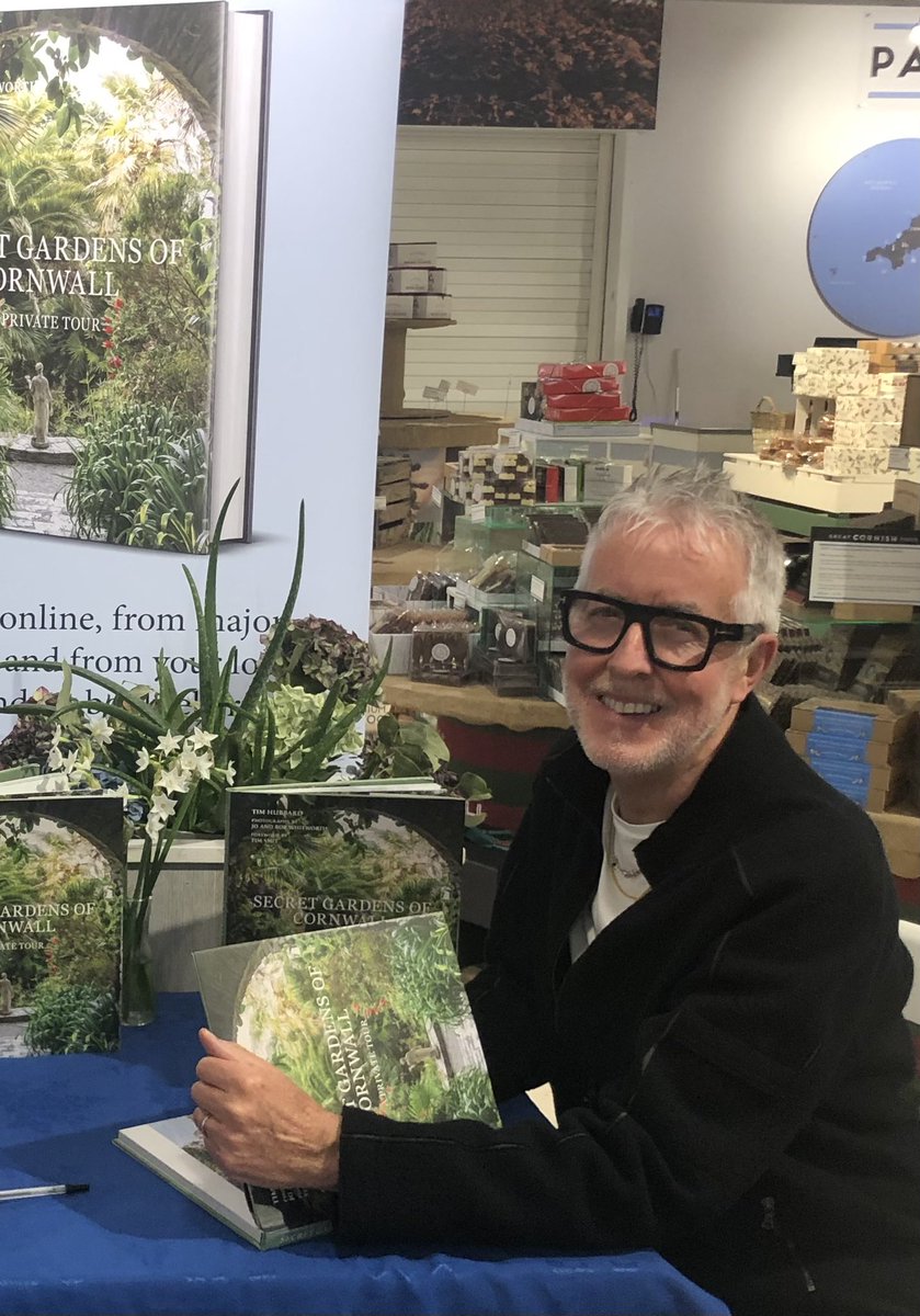 tweetTimHubbard's tweet photo. Thanks to @LoveCornishFood & @Knightor_Winery for a great evening talking about #SecretGardensOfCornwall with #JohnHarris former Head Gardener of #TresillianHouse.
@Frances_Lincoln @TheQuartoGroup
#Cornishgardens https://t.co/CUNRowmsYg