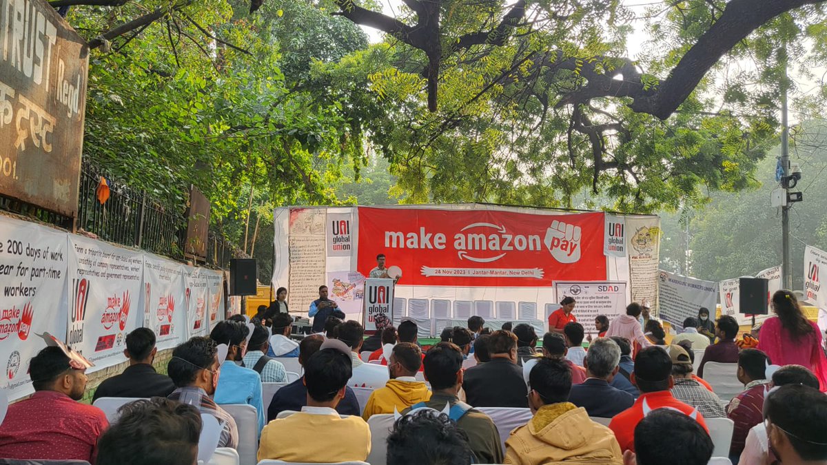 AiwuInd's tweet photo. We are now live at Jantar Mantar to #MakeAmazonPay @uniapro @uniglobalunion @ProgIntl @Jhatkaadotorg @dharmendraind https://t.co/kuja7JSYfj