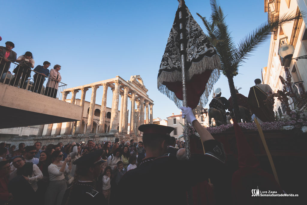 🎺 | Acompañamiento musical para el Domingo de Ramos.

Volverán a sonar los sones de la <a href="/AM_JHS_Hinojosa/">A.M.La Caridad</a> de Hinojosa del Duque detrás del paso de la Entrada en Jerusalén tras la firma del contrato entre la Agrupación y la Junta de Gobierno de la <a href="/Cofinfantil/">Cofradía Infantil</a>

📸 <a href="/jcofradiasmerid/">Semana Santa de Mérida, Junta de Cofradías</a>