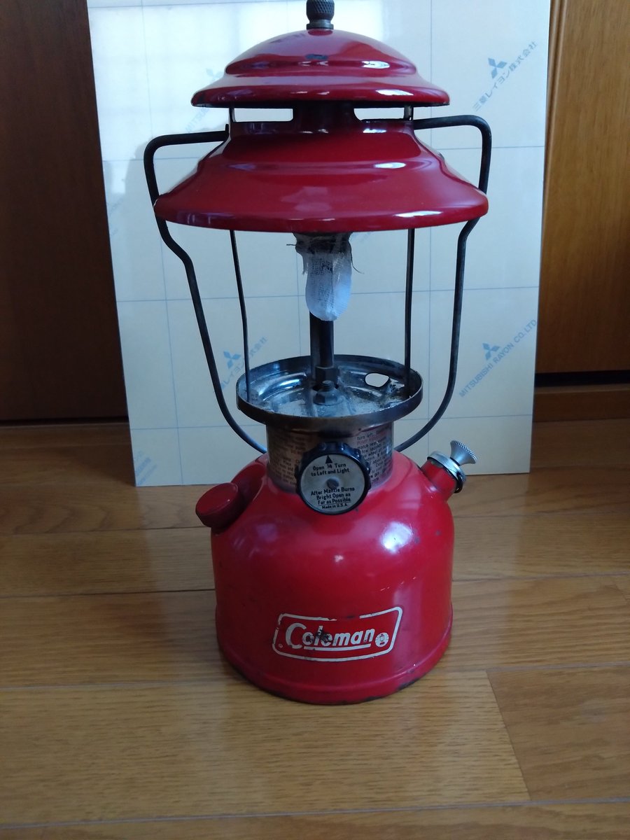 gaminao_76's tweet image. ヤフオクで落として7年くらい放置していたバースデイランタン(197x年製)を復活させました。
初火入れの瞬間は緊張感がたまらんね。
#コールマン #200A #冬キャン行きたい