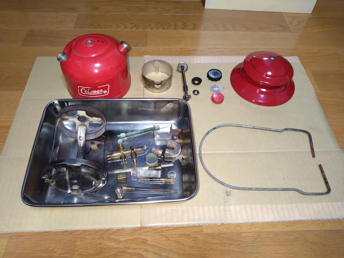 gaminao_76's tweet image. ヤフオクで落として7年くらい放置していたバースデイランタン(197x年製)を復活させました。
初火入れの瞬間は緊張感がたまらんね。
#コールマン #200A #冬キャン行きたい