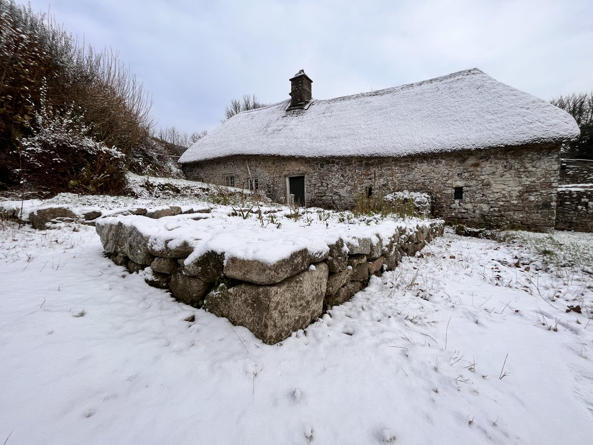 dartmoornpa's tweet photo. 🌟 Experience the enchantment of a yuletide Higher Uppacott tour! 

Join us on the 10th December 🧑‍🎄 for a festive tour of this fascinating Grade I listed Dartmoor longhouse.

Booking is essential - so don't miss out on this merry treat ➡️ https://t.co/7n8Uclf28x https://t.co/D5lK6FRyEU