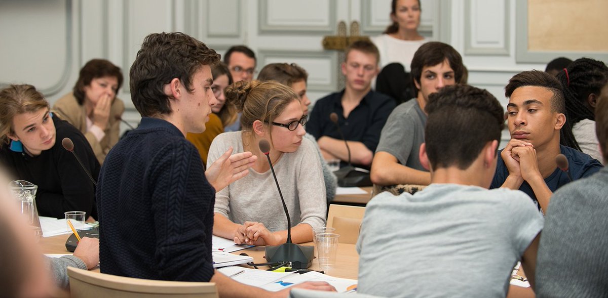 MissionSoNum's tweet image. 📝« Quelle est la place d&apos;Internet dans l&apos;engagement citoyen des jeunes ? »
🔎Un nouvel article a été publié sur notre #LaboSoNum retrouvez-le ici➡️ labo.societenumerique.gouv.fr/fr/articles/qu…