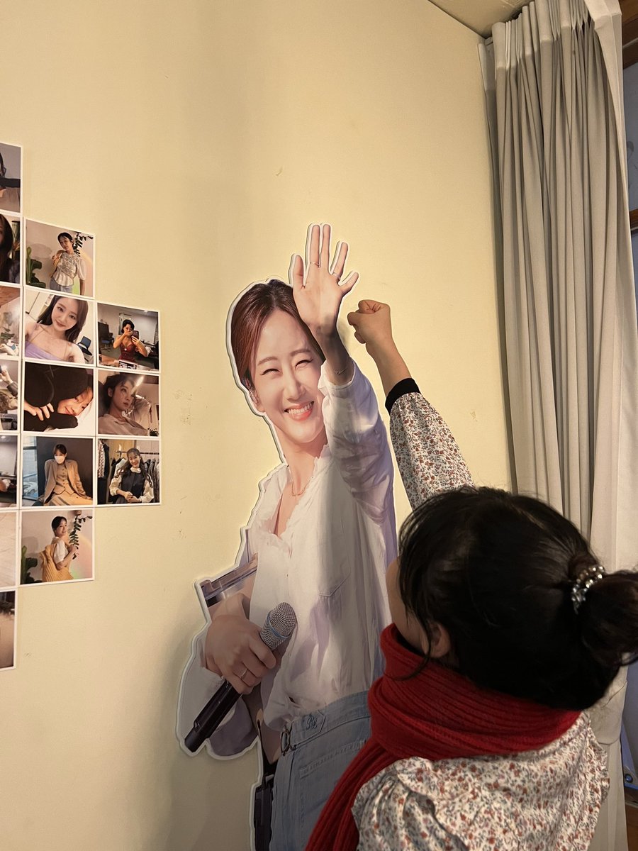 살다보니 유리아 배우님이랑 가위바위보도 해보고..

#Our_Something_RIAdiant
#Fall_in_YURIA
#리아공주_생일이_되었다네요