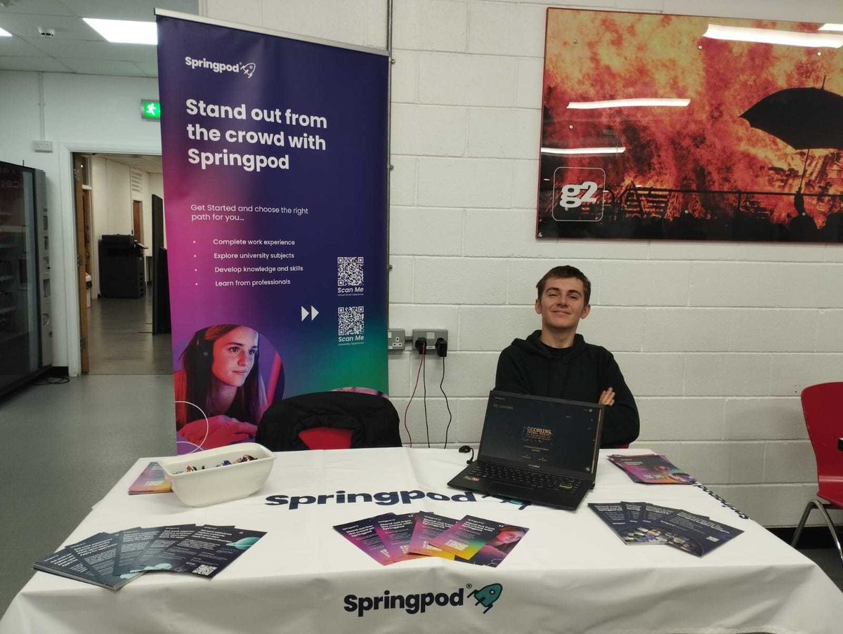 Our Springpod ambassadors had a fantastic time last night talking to students @HarrogateGS about our virtual experiences as well as their own career choices and university decisions as 2nd year undergrads.