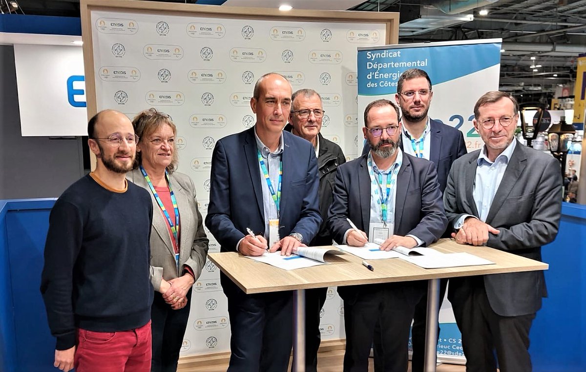 🤝Signature de la Convention Transition Énergétique avec le <a href="/22Sde/">SDE22</a> au <a href="/salondesmaires/">Salon des Maires et des Collectivités</a> 2023 .👉25 projets concrets d'ici 2026 !
Un engagement commun pour un avenir innovant et durable. #NouvelleFranceÉlectrique #SMCL2023