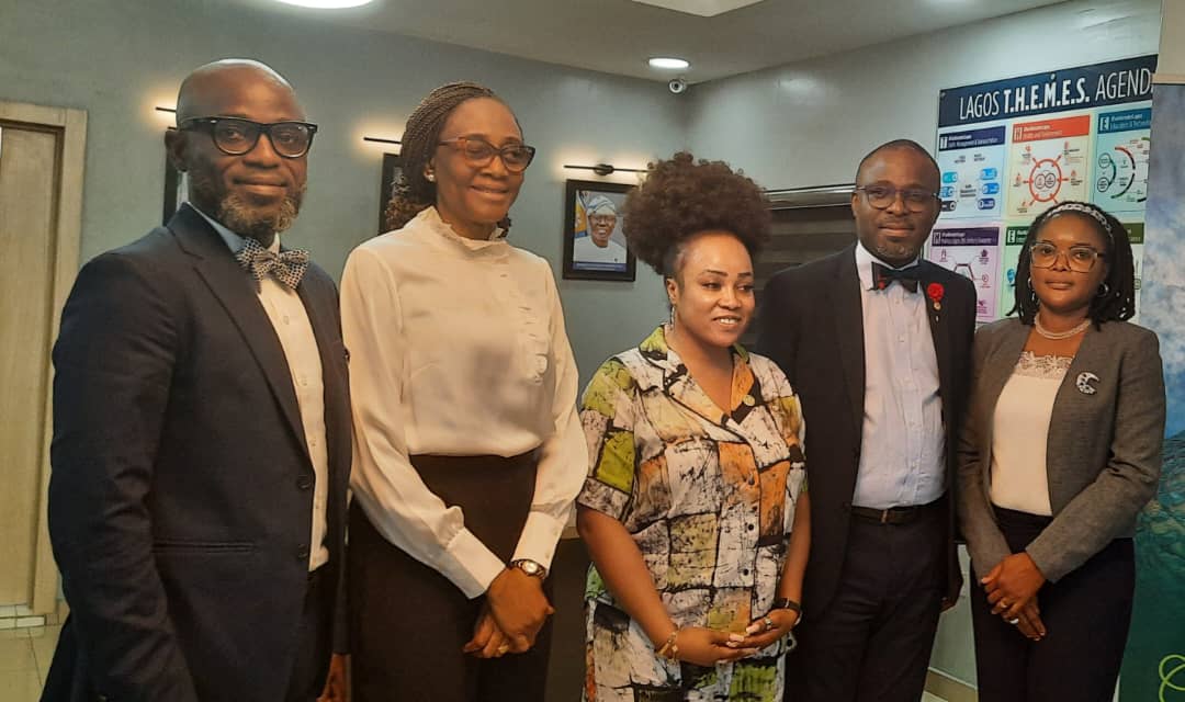 followlasg's tweet photo. The Special Adviser to Lagos State Governor on Housing, Barr.Barakat Odunuga-Bakare, received the executive members of the Nigeria Bar Association, Ikeja Branch led by its Chairman, Mr Seyi Olawunmi on a courtesy visit to her office in Alausa on Wednesday, 22nd November, 2023.
@jidesanwoolu @drobafemihamzat @gbenga_omo @gboyegaakosile @Mr_JAGs 
#LASG #AGreaterLagosRising