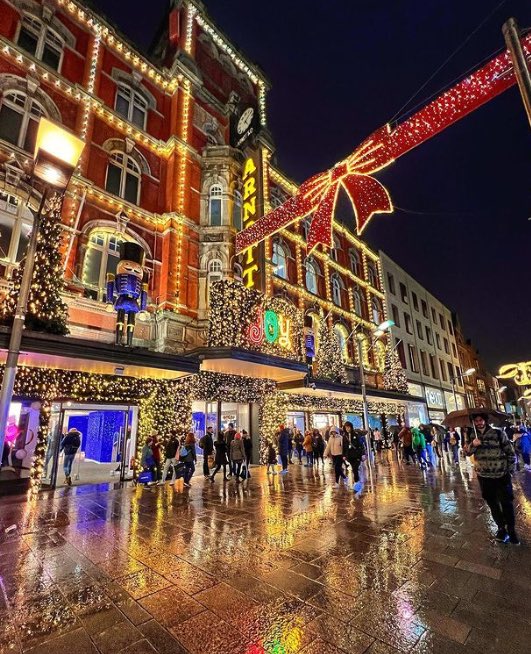 getoffthehill's tweet image. Arnotts will be back open at 12pm today. 

I for one will be making every effort to support businesses in the city over the coming days &amp;amp; run up to Christmas. 

I 🩵 Dublin

#ILoveDublin #DublinRiot #DublinRiots