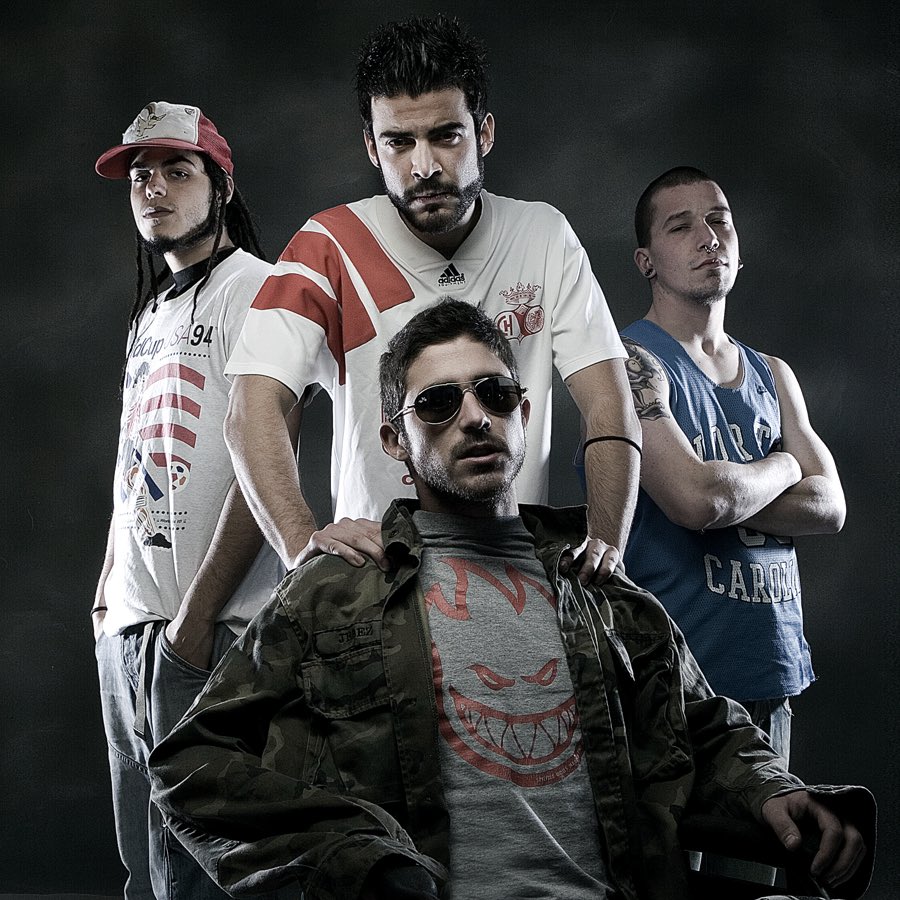 Hoy hace 15 años del estreno de <a href="/Malviviendo/">Malviviendo</a> 

El 24/11/2008 estábamos en nuestro cuchitril subiendo el primer capítulo de la serie gracias al internet "prestado" de un vecino y, a la vez, recogiendo caca humana de todo el edificio en nuestro salón. 

Y tú, dónde estabas?