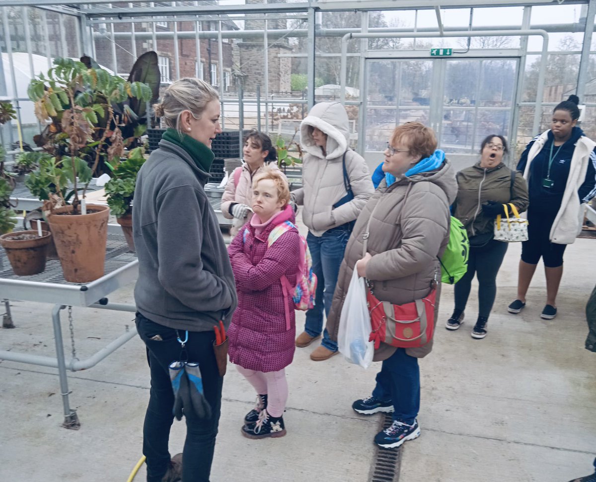 Pftameside's tweet image. Yesterday the gardening gang visited @RHSBridgewater 🪴 
Gardener Charlie, met us at reception and gave us a tour around the garden. 
Charlie gave us hints and tips that they use on how  to grow winter crops. 
It was a fantastic day, we all loved it 💚
@RHSSchools @The_RHS