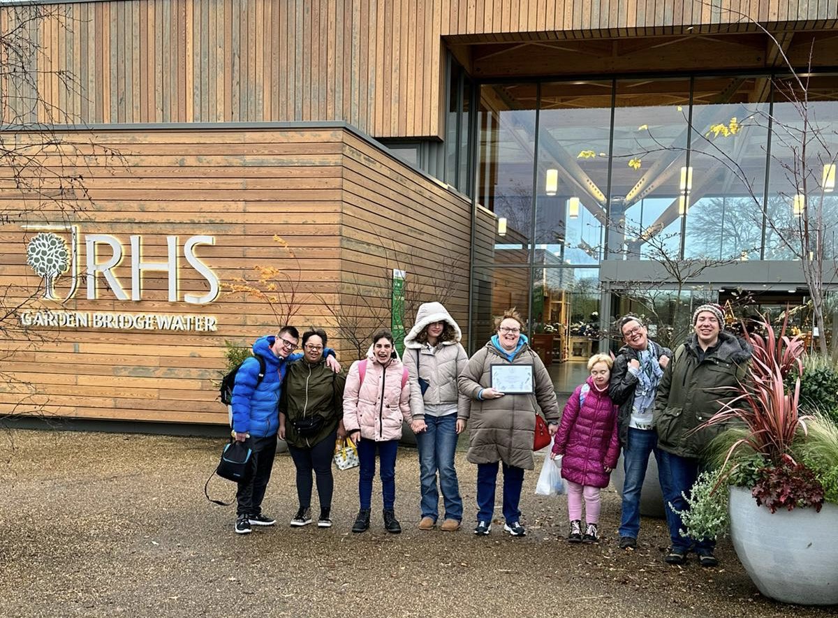 Pftameside's tweet image. Yesterday the gardening gang visited @RHSBridgewater 🪴 
Gardener Charlie, met us at reception and gave us a tour around the garden. 
Charlie gave us hints and tips that they use on how  to grow winter crops. 
It was a fantastic day, we all loved it 💚
@RHSSchools @The_RHS