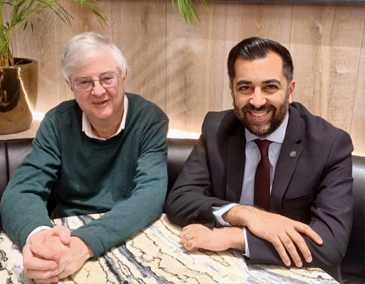 's tweet image. Ahead of @BICSecretariat, First Minister @HumzaYousaf and @PrifWeinidog met in Dublin today. 

They discussed the importance of working together to ensure devolution is fully respected, following the inadequate Autumn Statement.