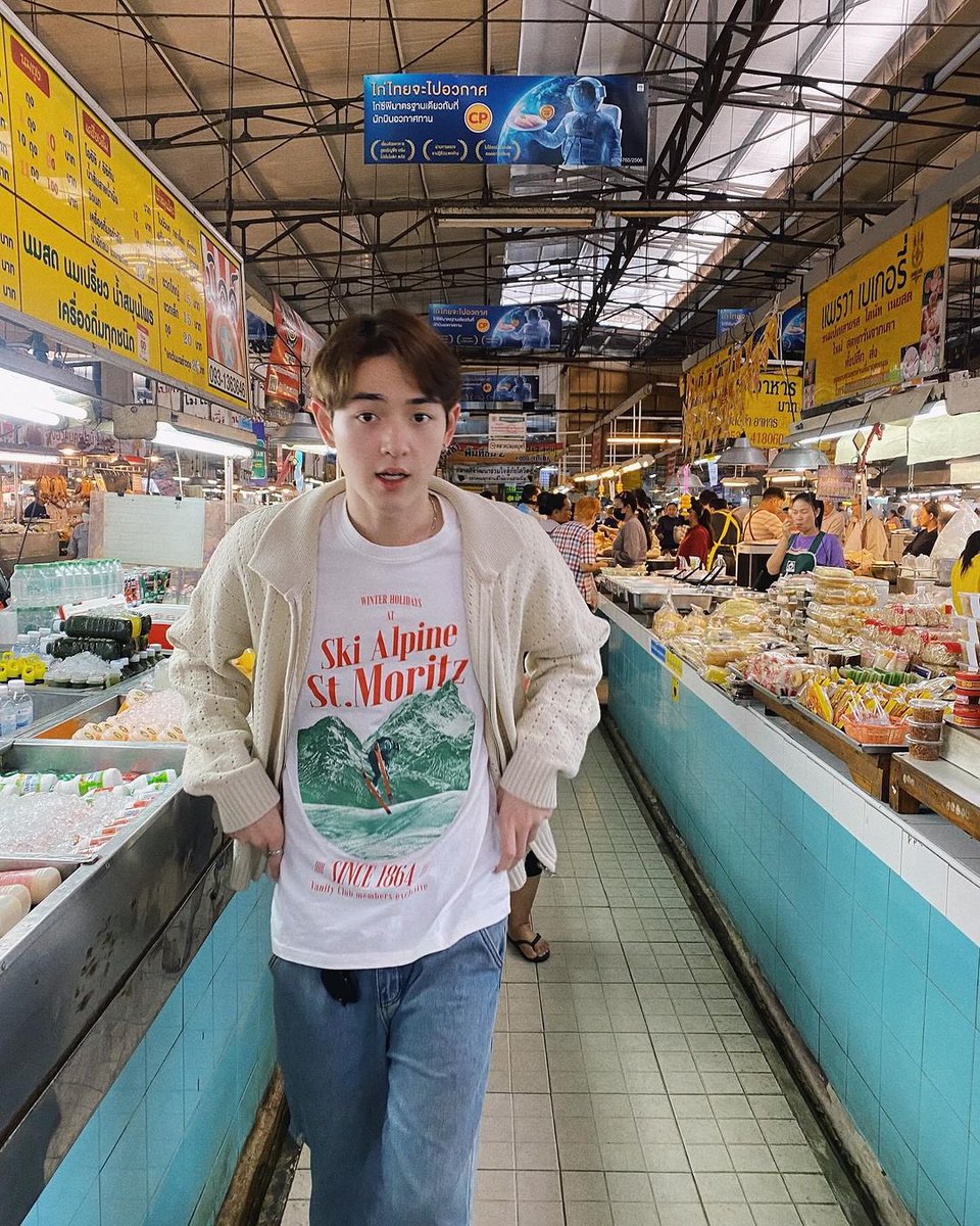 KAD8LAND's tweet photo. Update IG : @kadploysupa 

💬 : กินไรดีอะ #กาดไม่ใช่การ์ด 
⛓️ https://t.co/TeIhwBk712

#KADLAND 
#KadploysupaIGUpdate https://t.co/6MeYDUMbAO