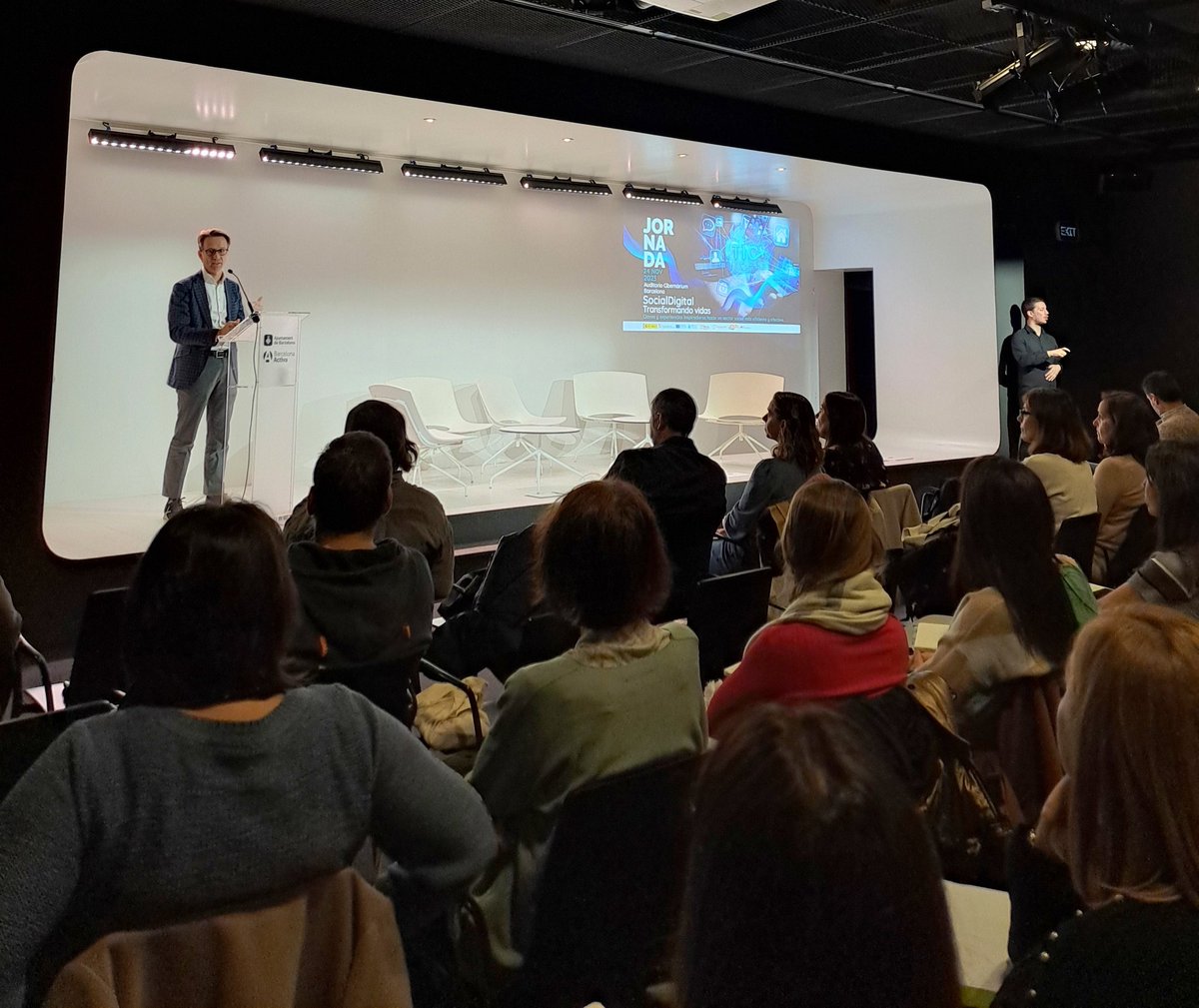 PlatEducativa's tweet photo. 💫Comencem la #JornadaSocialDigital "Tranformando vidas. Claves y experiencias inspiradores hacia un sector social más eficiente y efectivo" on hi participen 
diferents entitats sòcies de FICE Spain, com la del nostre Grup, la Fundació Resilis https://t.co/0d6ErYEvfc