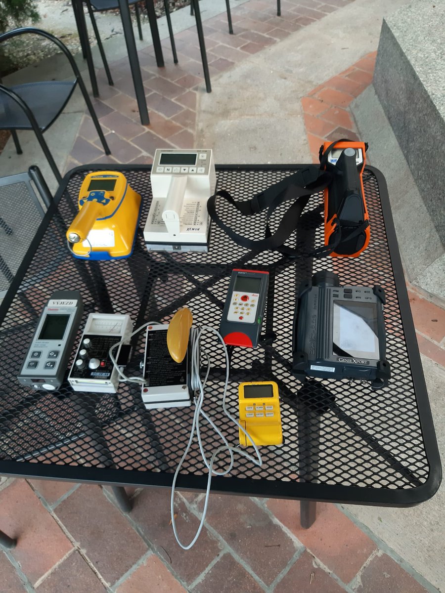 ioo_lb's tweet photo. Školili jsme kolegy z celně technické laboratoře @Celnispravacr 🤝.
Přestože šlo převážně o nebezpečné chemické látky, podělili jsme se s nimi i o naše znalosti z oblasti ☢️ a ☣️.
Došlo i na ukázku a testování přístoje #NIRLab , jež identifikuje drogy.
https://t.co/W5Xdc5h9TY https://t.co/q65IXaOBT6