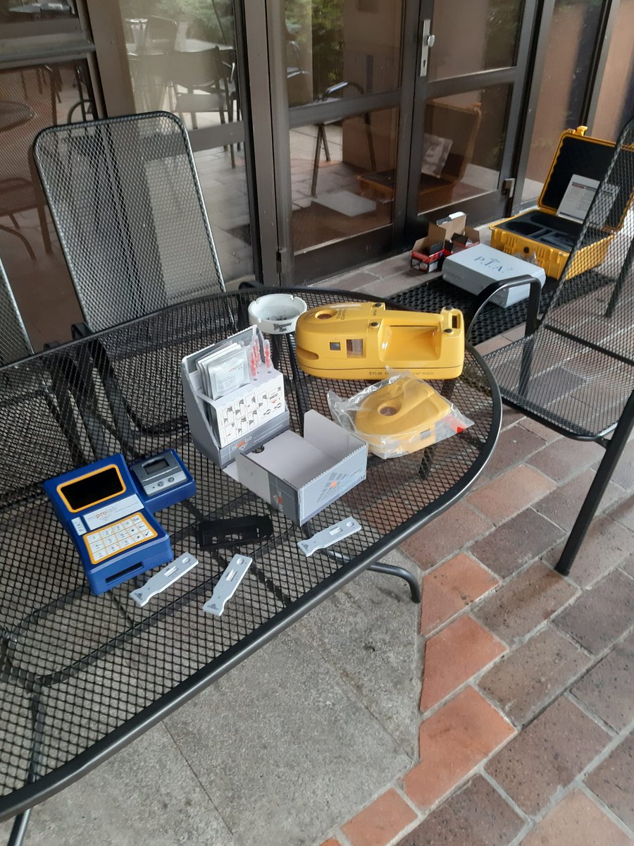 ioo_lb's tweet photo. Školili jsme kolegy z celně technické laboratoře @Celnispravacr 🤝.
Přestože šlo převážně o nebezpečné chemické látky, podělili jsme se s nimi i o naše znalosti z oblasti ☢️ a ☣️.
Došlo i na ukázku a testování přístoje #NIRLab , jež identifikuje drogy.
https://t.co/W5Xdc5h9TY https://t.co/q65IXaOBT6