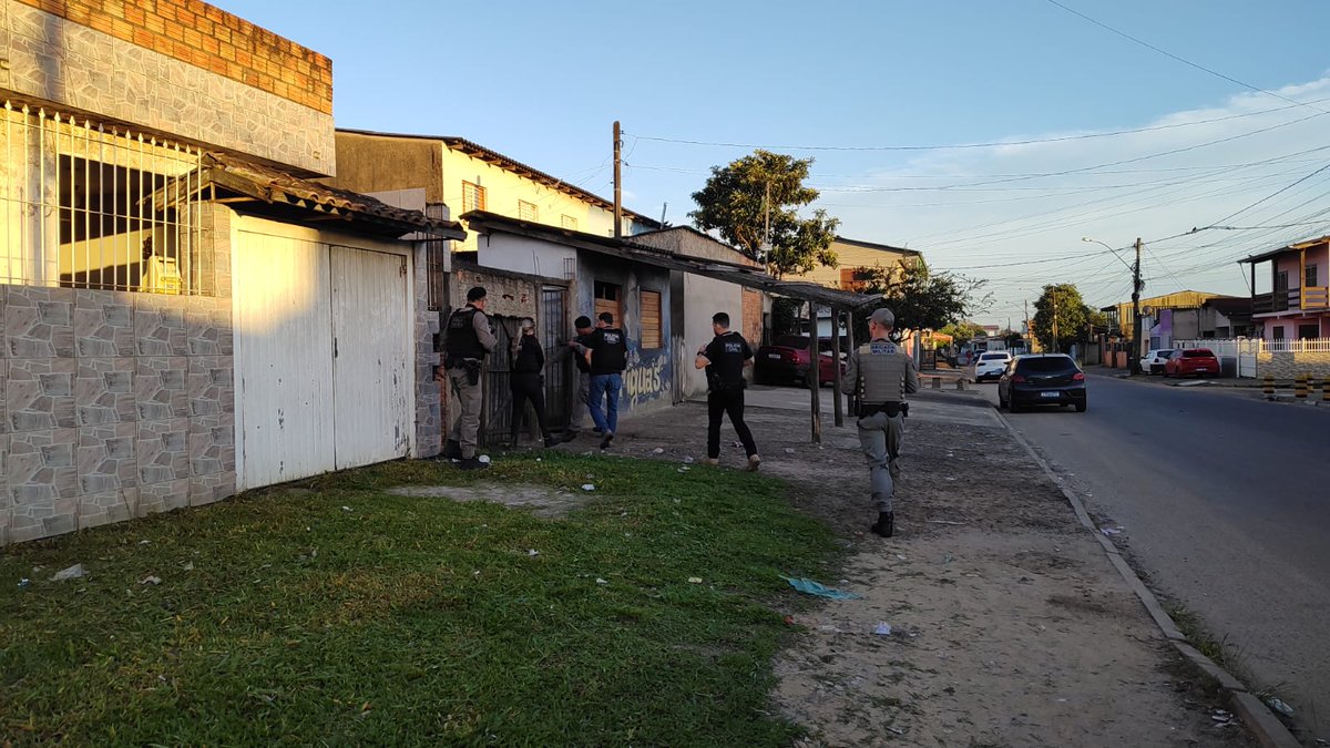policiacivilrs's tweet photo. O grupo criminoso é suspeito de participar, no mínimo, de 11 homicídios consumados ocorridos entre os anos de 2021 e 2022. Haverá coletiva de imprensa às 8h na DPHPP/Alvorada: Rua Alegrete 41, bairro Maria Regina/Alvorada.
#DPHPP_Alvorada https://t.co/8CIK4dn7jQ