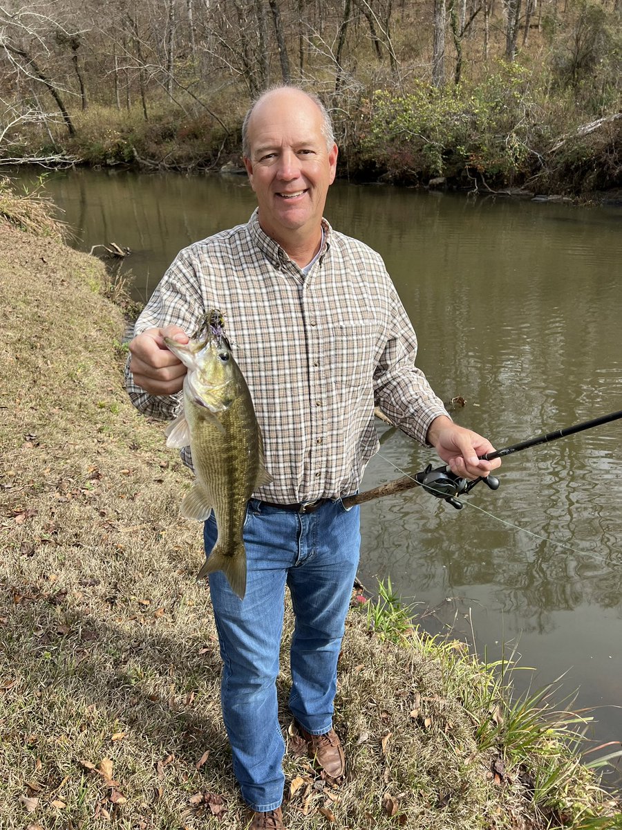 ProSteveKennedy's tweet photo. Thanksgiving day #bassslam #largemouthbass #alabamabass aka #spottedbass #tallapoosabass @grattbaits weedless vibrating jig with mixer trailer @dobynsrods 736cb @ShimanoReel curado mgl150xg  @bass_nation #bassfishing #bankfishing https://t.co/0uVqs5IeLa