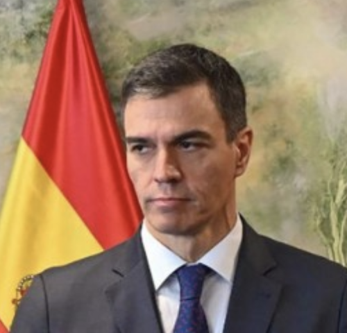 hermanntertsch's tweet photo. Netanyahu lo ha mandado a la mierda. Con diplomacia.
Es interesante ver el semblante sereno del líder en guerra defendiendo a su país y el rostro de enfermo de maldad del felón traidor a su patria. https://t.co/rrJQbb5Q94