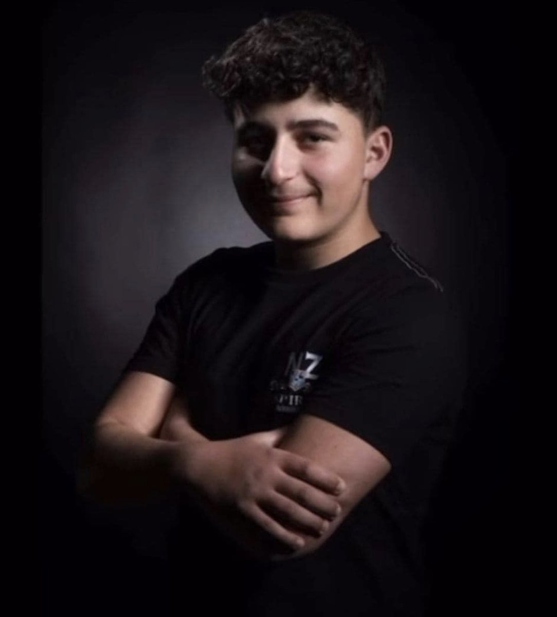 ⚫️La France tout entière pleure Thomas aujourd'hui.
Jeune homme de 16 ans, honnête, sportif, il passait une soirée festive avec ses amis à #Crepole, quand des barbares l'ont lâchement assassiné. En cette journée d'obsèques, toutes mes pensées vont à sa famille et à ses proches.