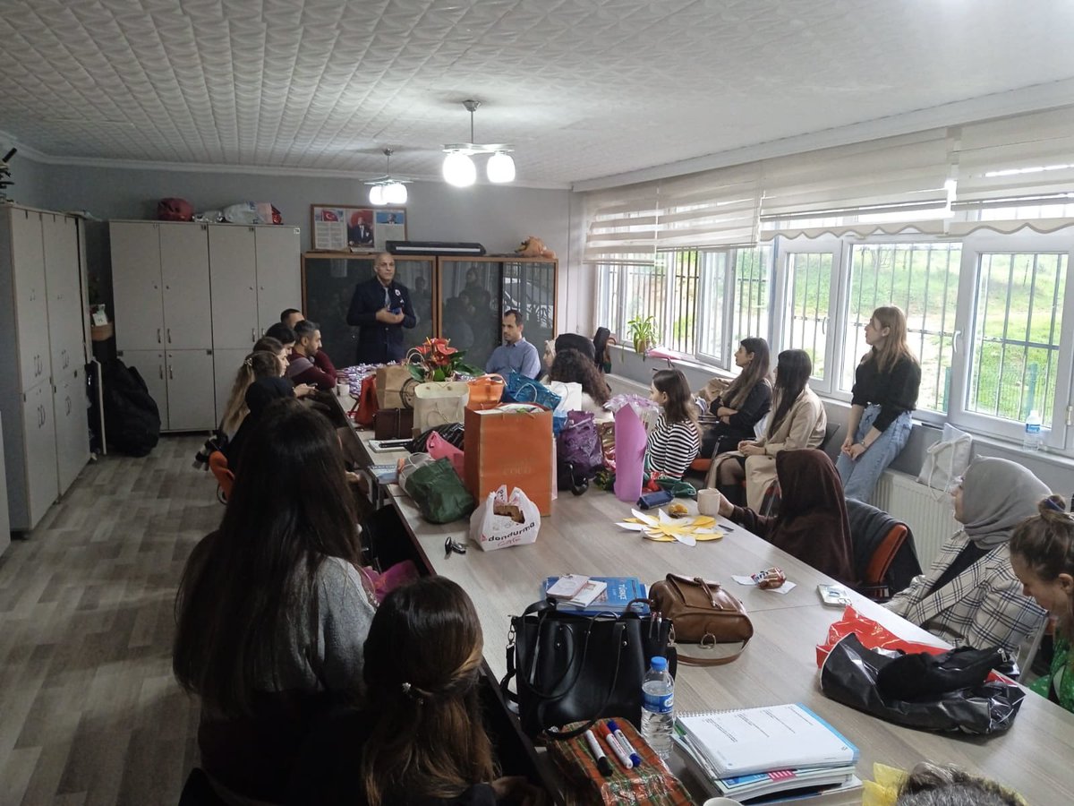 BollucaTUTEVOO's tweet photo. Okulumuz öğretmenlerinin öğretmenler gününü kutladık.Kendilerine tüm emeklerinden ötürü tekrar teşekkür eder, tüm meslek hayatlarında başarılar dileriz.@ARNAVUTKOYMEM @HasipTurhan https://t.co/iTmAoUQNAE
