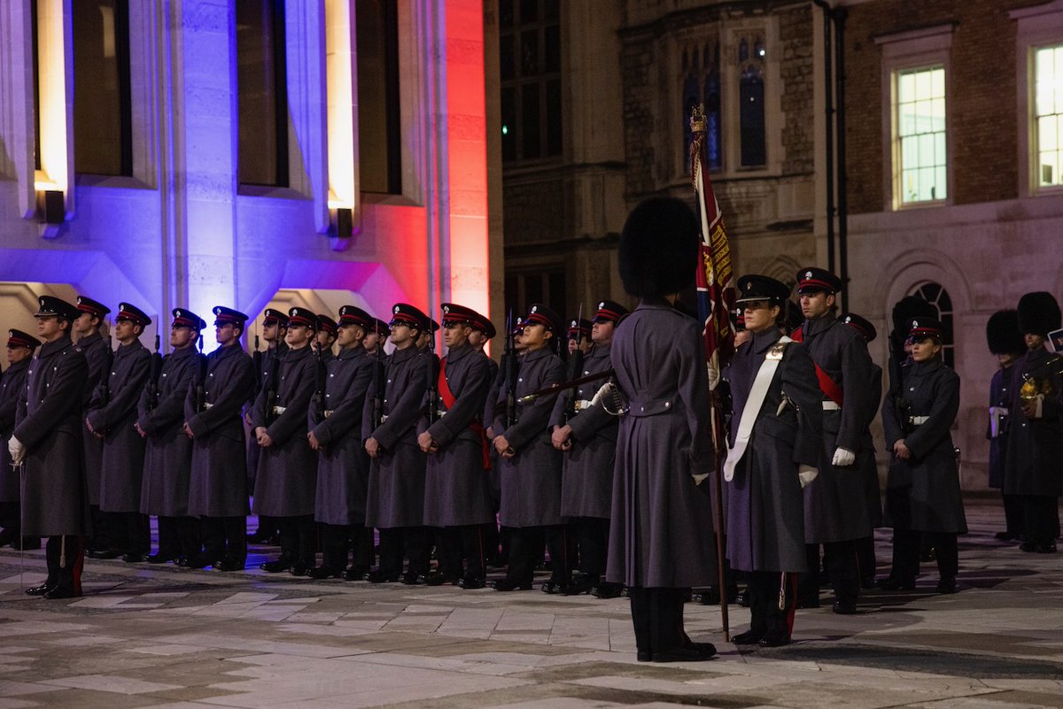 A guard of honour from @HACRegiment and @HAC_Band welcomed the @RoyalFamily, TRH The Duke & Duchess of Gloucester and @President_KR at this week’s @citylordmayor Banquet.

1/2