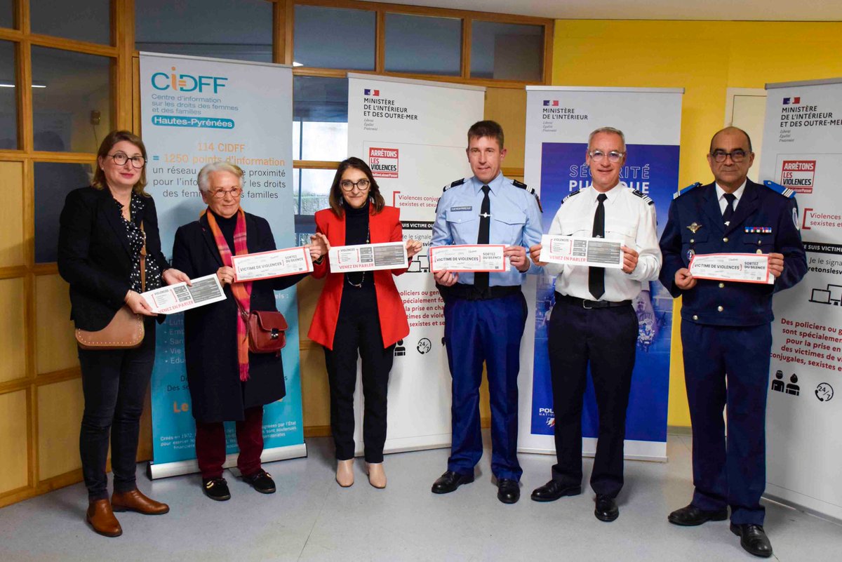 Prefet65's tweet photo. #NeRienLaisserPasser | La campagne de communication, portée par le #CIDFF65, pour faire connaître les numéros utiles aux victimes et témoins afin de #LibérerLaParole est reconduite en 2023 ! Des pochettes à pain seront distribuées dans plus de 150 boulangeries #HautsPyrénénnes. https://t.co/EQMiuQatmY