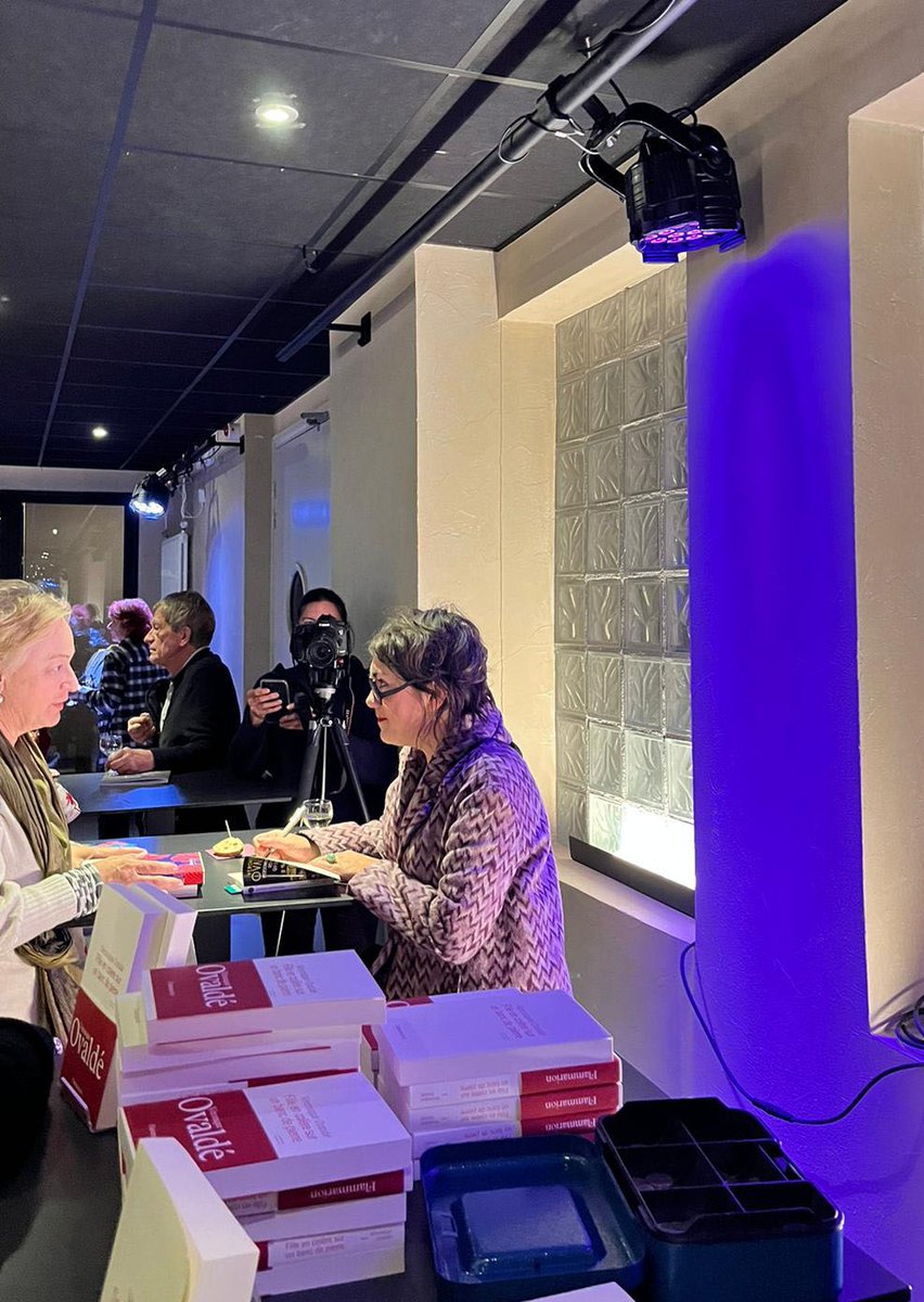 ALL_BFC's tweet photo. #LesPetitesFugues2023 // C'était hier soir : lecture musicale avec Véronique Ovaldé aux Bains Douches de Montbéliard (25) ! 
👉 https://t.co/JSC2XgGgyg https://t.co/o8McNuF2mE
