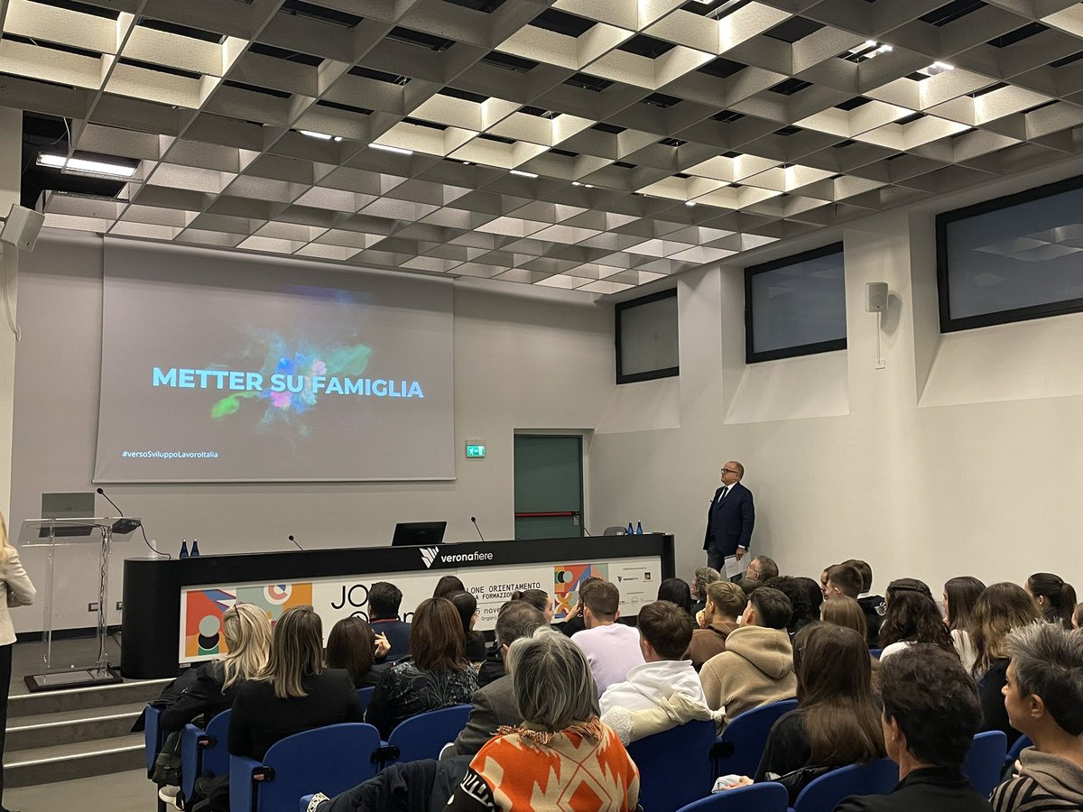 #JobOrienta #24novenbre: Federico Conti #AnpalServizi introduce i lavori del grande evento “Perché giovani e lavoro non si incontrano?’
 
#versoSviluppoLavoroItalia 
#SviluppoLavoroItalia
<a href="/Job_Orienta/">JOB&Orienta</a> 
<a href="/EffeConTweet/">Federico Conti 🇪🇺🏴󠁧󠁢󠁥󠁮󠁧󠁿🇮🇹🇫🇮🇺🇦</a>