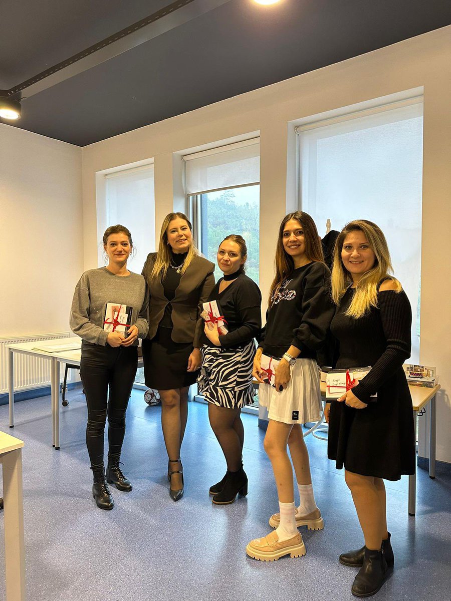 Genel müdürlüğümüze ve Okul Aile Birliğimize şık ve anlamlı hediyeleri için çok teşekkür ederiz. <a href="/faruk_dilber/">farukdilber</a> #benbugeleceğeimzamıatarım #iyikiöğretmenim