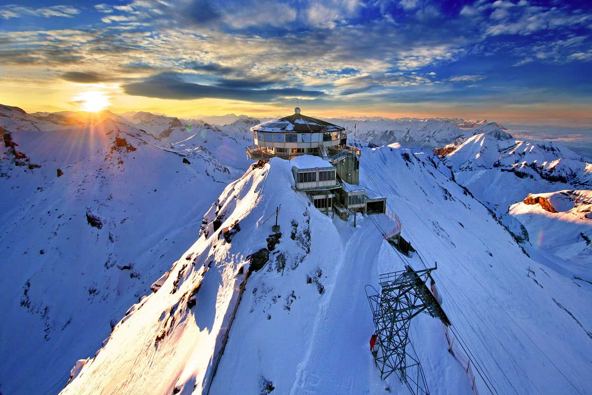 It's rare to get surprised about magnitude and speed of environmental changes due to climate change when working with weather and climate data day by day. However, what I recently learned about Schilthorn, a scenic Swiss mountain peak, worries me. 🧵