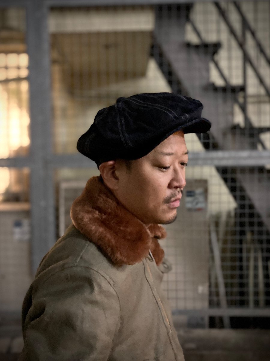 DryBones_Nagoya's tweet photo. Denim and flight jacket.
濃紺デニムの上下+キャスケットに、フライトジャケットを羽織る。
明日から一気に冷え込む様ですが、このジャケットがあればへっちゃらです。
#b15jacket #flightjacket #denim #b15ジャケット #フライトジャケット #ミリタリー #キャスケット #b15 #デニム #アメカジ https://t.co/jAlB8g07LS