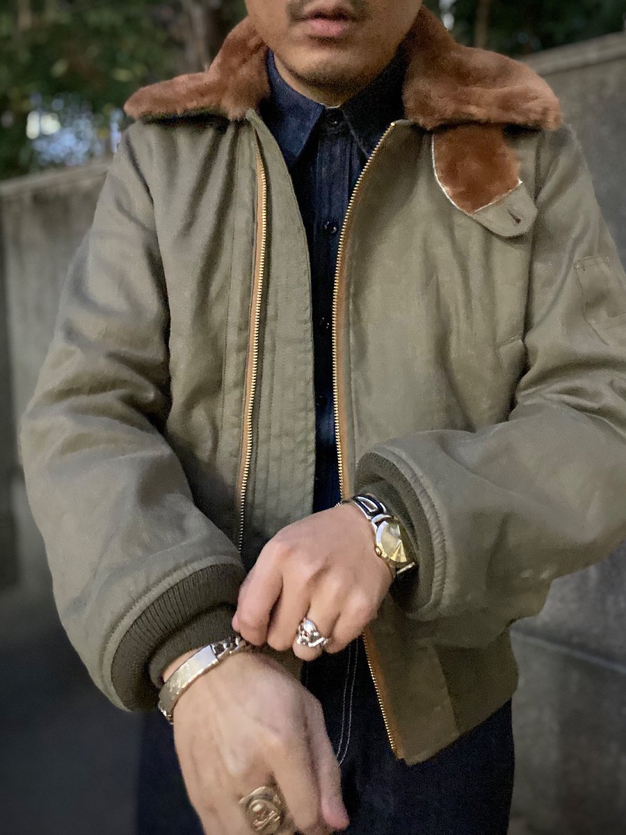 DryBones_Nagoya's tweet photo. Denim and flight jacket.
濃紺デニムの上下+キャスケットに、フライトジャケットを羽織る。
明日から一気に冷え込む様ですが、このジャケットがあればへっちゃらです。
#b15jacket #flightjacket #denim #b15ジャケット #フライトジャケット #ミリタリー #キャスケット #b15 #デニム #アメカジ https://t.co/jAlB8g07LS