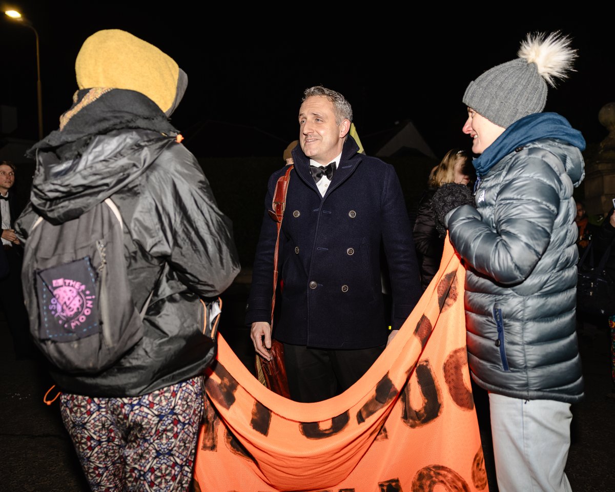 theradavies's tweet photo. Last night I took some images of the climate demonstration outside the Scottish Politician of The Year Awards in Edinburgh 🗳️📸

#extinctionrebellion #axedrax #Politicianoftheyear #humzayousaf #nicolasturgeon #alexcolehamilton #patrickharvie #edinburgh #canon #pressphoto https://t.co/jy6hDas9xa