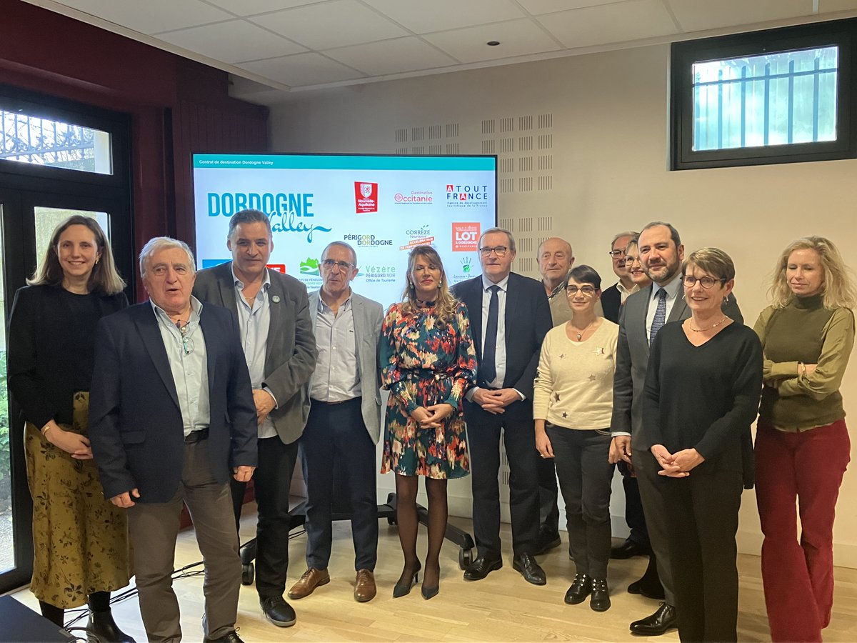Atout France (@atout_france) on Twitter photo 🔴 Signature du contrat de destination Vallée de la Dordogne ! Atout France est heureuse de rejoindre un #collectif local de 18 partenaires touristiques des régions <a href="/NA_Tourisme/">Nouvelle-Aquitaine Tourisme</a> et <a href="/VoyageOccitanie/">Voyage Occitanie</a>, unis pour faire rayonner la Vallée de la Dordogne
#ActivateurDeTourismes 🔴 Signature du contrat de destination Vallée de la Dordogne ! Atout France est heureuse de rejoindre un #collectif local de 18 partenaires touristiques des régions <a href="/NA_Tourisme/">Nouvelle-Aquitaine Tourisme</a> et <a href="/VoyageOccitanie/">Voyage Occitanie</a>, unis pour faire rayonner la Vallée de la Dordogne
#ActivateurDeTourismes