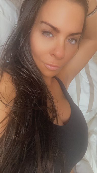 Morning 🇬🇧 #linseydawnmckenzie https://t.co/W05yxUOm7t<a href="/tag/linseydawnmckenzie"class="tags">#linseydawnmckenzie</a>