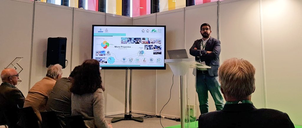 JuanAntonio_RR's tweet photo. Está semana participé en la sesión "Retos en la #ingeniería: #Digitalización" en el #XVCongresoLeon
😊 Orgulloso de representar las líneas de mi Tesis doctoral @Tellus_UPM con grandes iniciativas como las de @digi_eco #coralis @atalayariotinto
#somosUPM #familiaMinera #Mining https://t.co/hs2z9pZewL