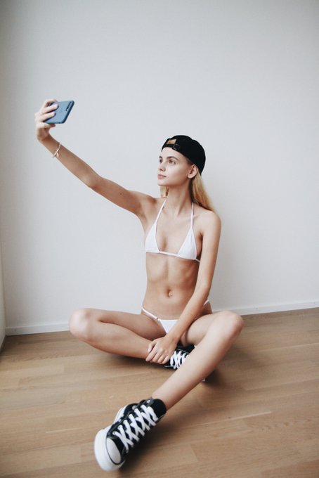 Been very young 😇 https://t.co/q9lmR3RB5V