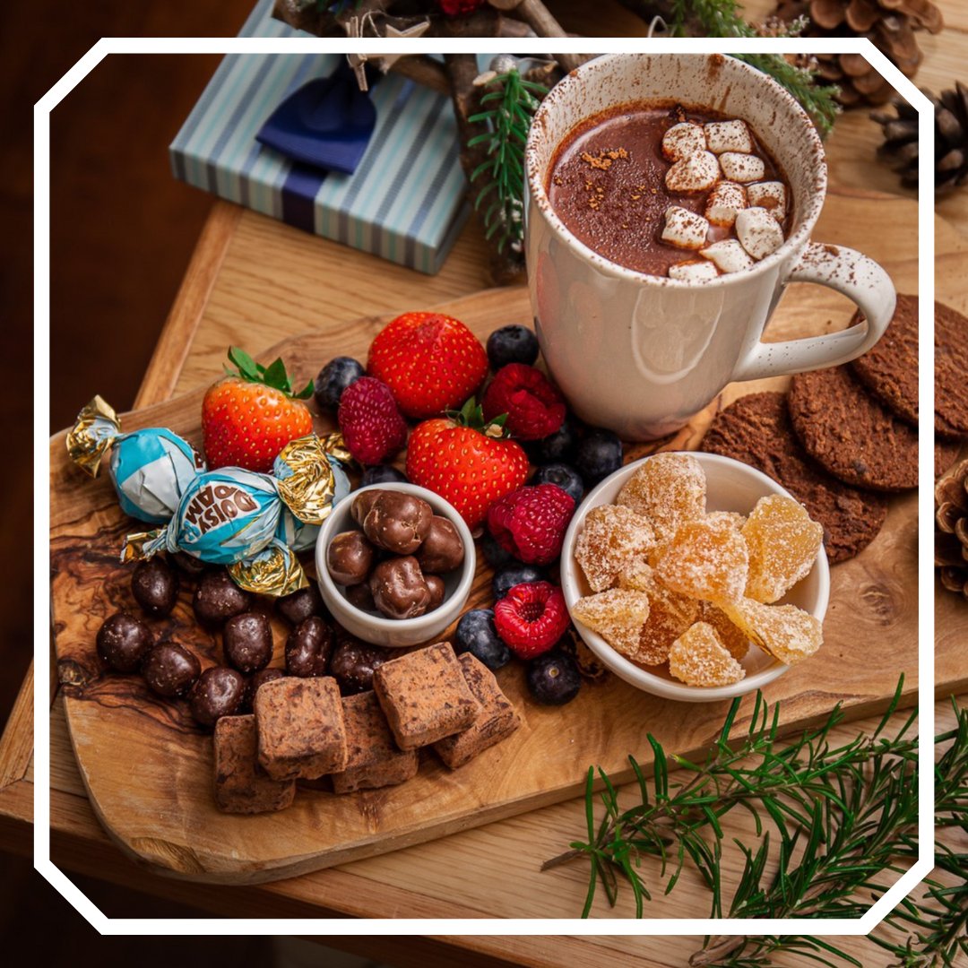 BishopsWalkSA's tweet photo. Create a mini festive snack board full of all your favourite @holland_barrett treats this weekend 🎄

Tis' the season to treat yourself after all! 👀

#hollandbarrett #christmas #festivefood #cirencester #shoplocal #foodie https://t.co/Zx26nMcEqB