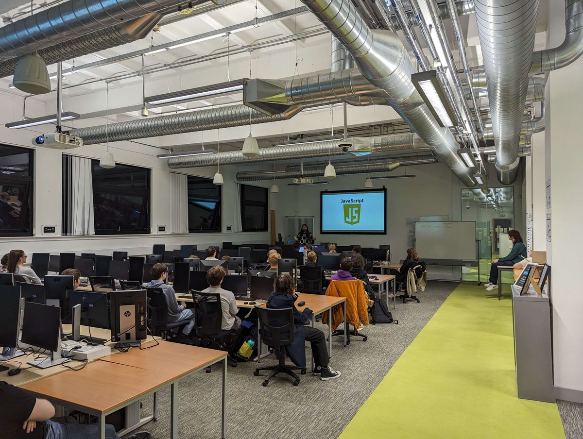 This Wednesday Samiser, came and gave us an introductory talk on eBPF🐝 and its potential uses on Linux for more efficient security. Thank you very much for the interesting talk ❤️!