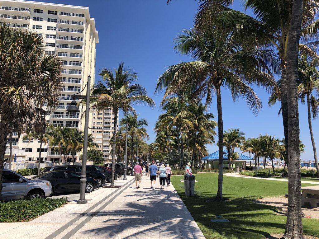 4BRPoolHomePomp's tweet photo. Embrace leisure at our 4-BR Vacation House Rentals Pompano Beach, steps from Pompano Beach Municipal Park. Gateway to golf, bike paths, and pools. Discover shopping, dining, and the beach just 1.2 miles away. #PompanoParadise #BeachRetreat https://t.co/7WZC1XuK31 https://t.co/G7p6xilesG