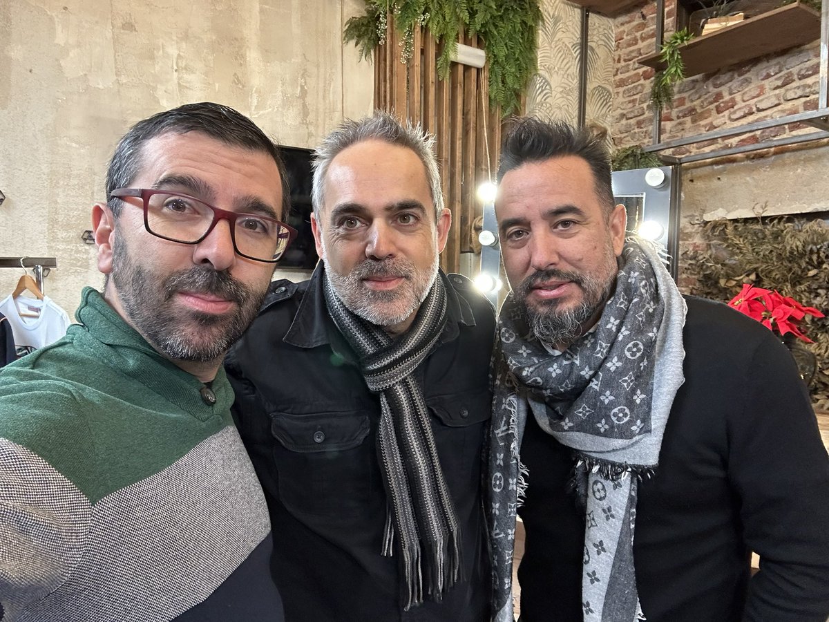 rubenbaston's tweet photo. @srmonoprod @marcmarquez93 Los madrugadores  cc @joavico @valen_hernandez #blackshopping https://t.co/4trDrM23sQ