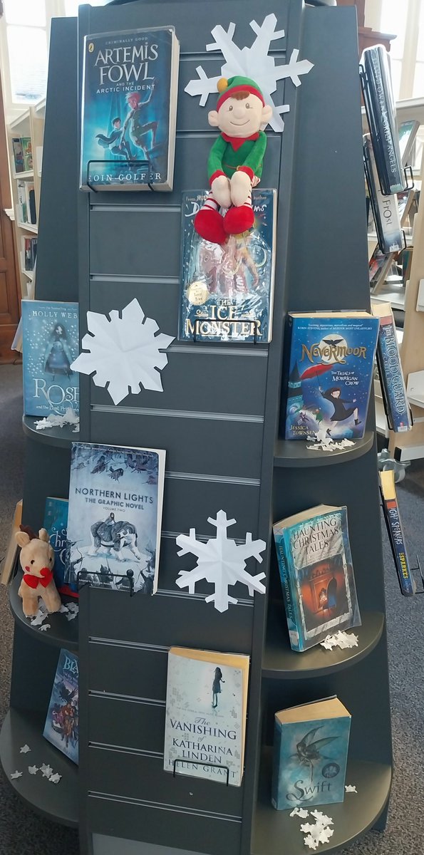 Larry is back, and this year he has brought not only his friend Rudolph with him, but a very special advent calendar for Mrs Walker to open soon! He has put lots of frosty festive reads out in the library, so come along and find one! 🎄 #12booksofchristmas #festivereads