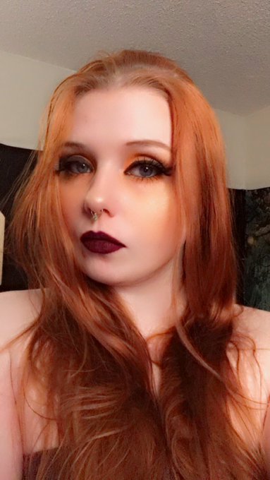 Cum play with me on my OF 💦 35% off for the weekend. Get this Black Friday deal before it expires 😈 thousands