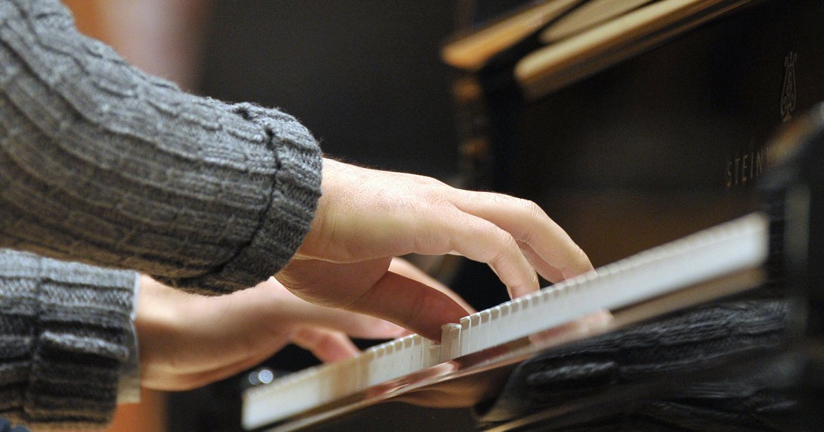 RCMLondon's tweet image. Applications for 2024/25 fellowships are now open!

RCM fellowships provide talented artists with the means and time to refine their artistic skills and gain experience, confidence and connections that will help them establish themselves professionally.

➡️bit.ly/3oKLSxn