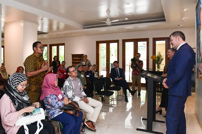 Menteri Ed Husic, Menteri Kabinet Muslim pertama di Australia 🇦🇺, kemarin berdiskusi dg para alumni Program Pertukaran Muslim (AIMEP) ttg Islam di 🇦🇺 & 🇮🇩 serta pentingnya keterwakilan politik yg beragam dlm masyarakat yg multi-etnis & multi-agama seperti masyarakat kita.