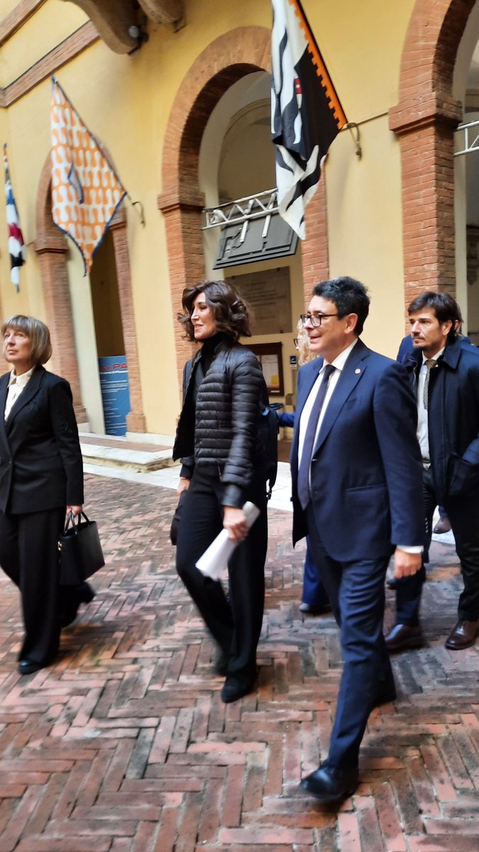 unisiena's tweet photo. 22/11. Cerimonia di inaugurazione del 783° anno accademico dell'#Università di #Siena: il Ministro dell'Università e della Ricerca, Sen. Prof.ssa #AnnaMariaBernini e la Prof.ssa #SilvanaSciarra, già Presidente della Corte Costituzionale, al Palazzo del Rettorato. https://t.co/w61iBkY60p