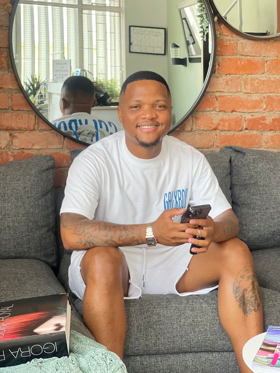 LeGoodySA's tweet photo. Self Care Fridays!  

My barber did the most , ke hela yana!! https://t.co/LO9LxcSU5c