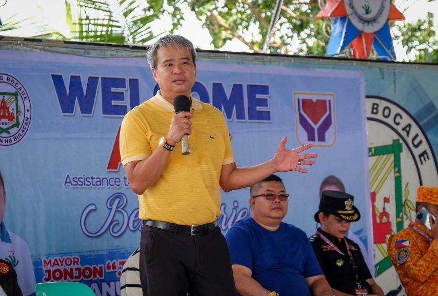 manilabulletin's tweet photo. LOOK: Senate Majority Leader Joel Villanueva leads the Department of Social Welfare and Development Assistance to Individuals in Crisis Situations (DSWD-AICS) and Department of Labor and Employment Tulong Panghanapbuhay sa Ating Disadvantaged/ Displaced Workers (DOLE-TUPAD) payouts to more than 2,000 residents of Bocaue, Bulacan on Friday, Nov. 24, to commemorate the birthday anniversary of the town’s former Mayor, Joni Villanueva. 

Villanueva called on the DOLE and DSWD to conduct evaluations on the existing programs of the agency, including determining the appropriate allocation of resources to ensure equitable distribution of aid. (Office of Senator Joel Villanueva)